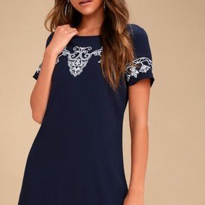 (NWT) Tale to Tell White and Navy Blue Embroidered Shift Dress Size Small